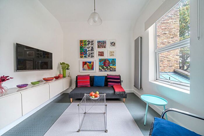 1 Bedroom Flat To Rent In Stowe Road, London, W12