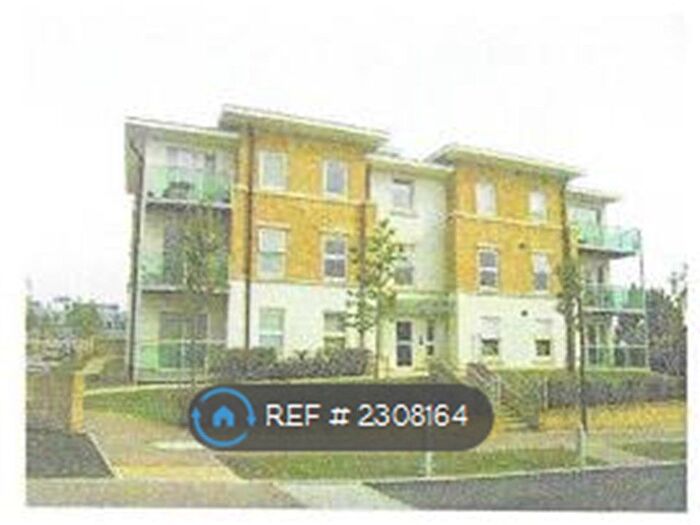 2 Bedroom Flat To Rent In Lewis Court, Leatherhead, KT22