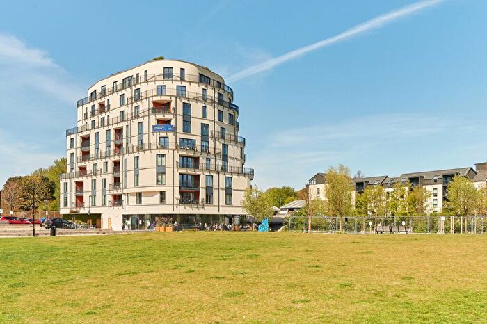 2 Bedroom Flat For Sale In Midland Road, Bath, BA2