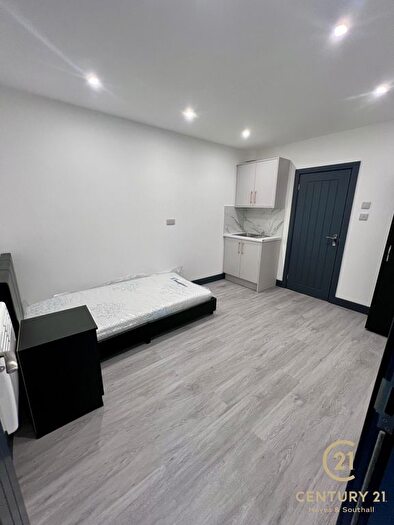 6 Bedroom Terraced House To Rent In East Avenue, UB1