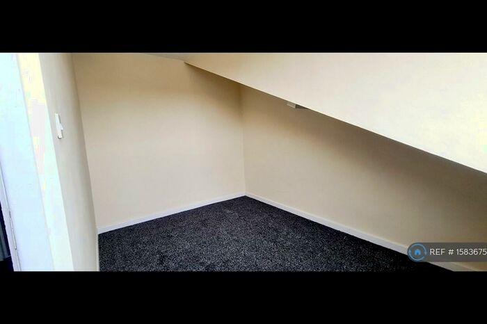 4 Bedroom Terraced House To Rent In Spring Place, Bradford, BD7
