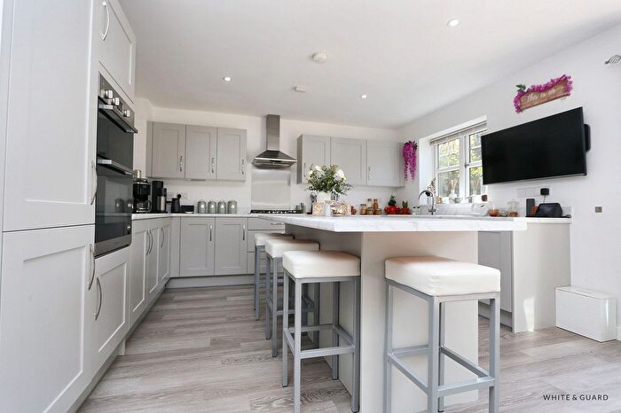 4 Bedroom Detached House For Sale In Abbey Drive, Bishops Waltham, SO32