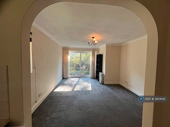 1 Bedroom Flat To Rent In Roxan Court, Southampton, SO15