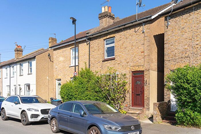 2 Bedroom Semi Detached House For Sale In Bynes Road, South Croydon, CR2