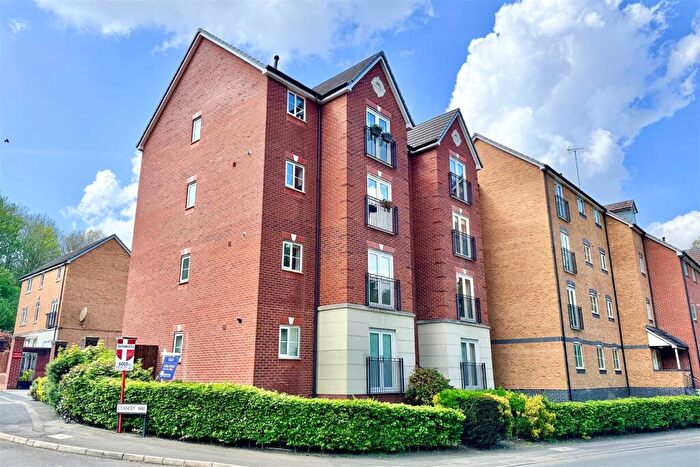 2 Bedroom Flat To Rent In Belle Vale, Halesowen, West Midlands, B63