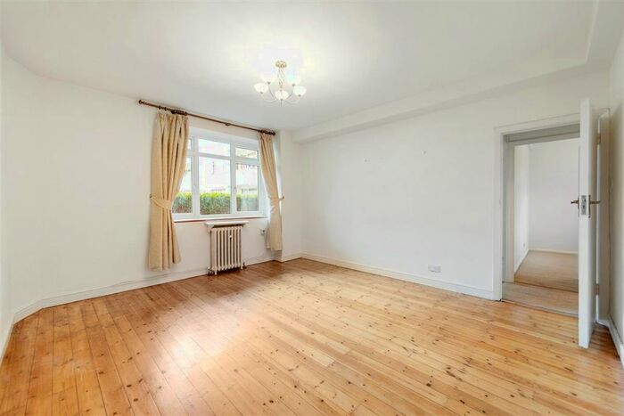 2 Bedroom Flat To Rent In Upper Richmond Road, London SW15