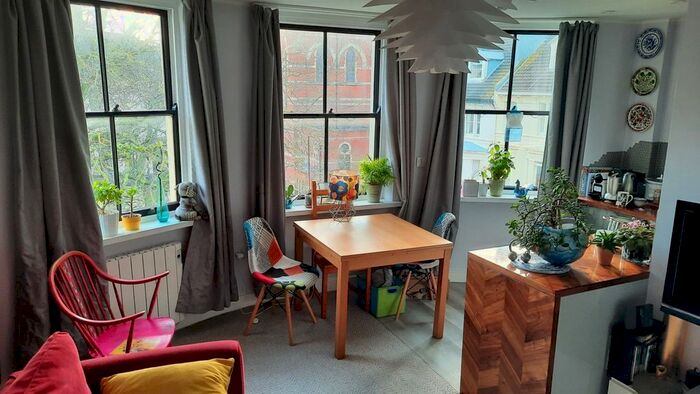 Studio To Rent In Powis Square, Brighton, East Sussex, BN1
