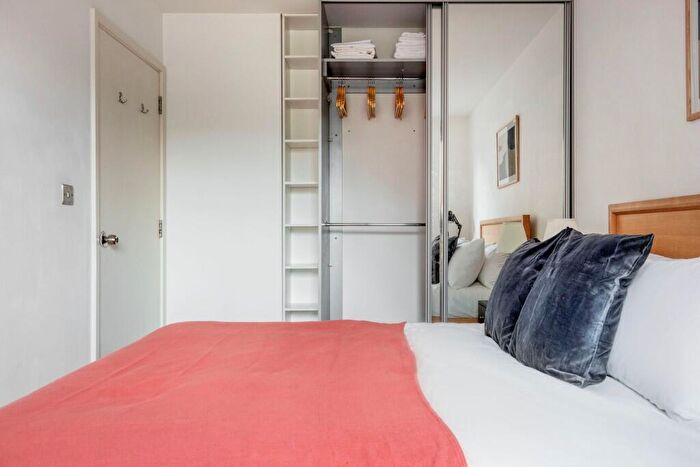 2 Bedroom Apartment To Rent In Pitfield Street, London, N1