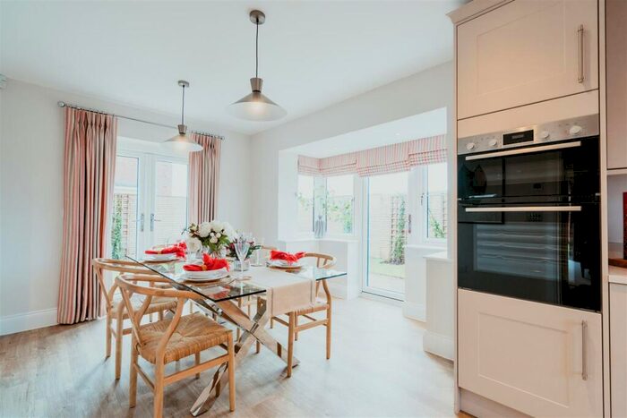 4 Bedroom Detached House For Sale In Stanbridge Road, Haddenham, Buckinghamshire, HP17