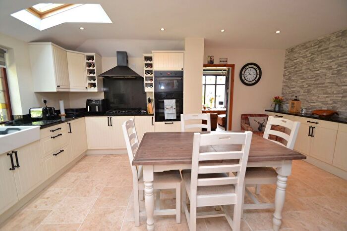 3 Bedroom Detached House For Sale In Cyprus Avenue, Idle, Bradford, BD10