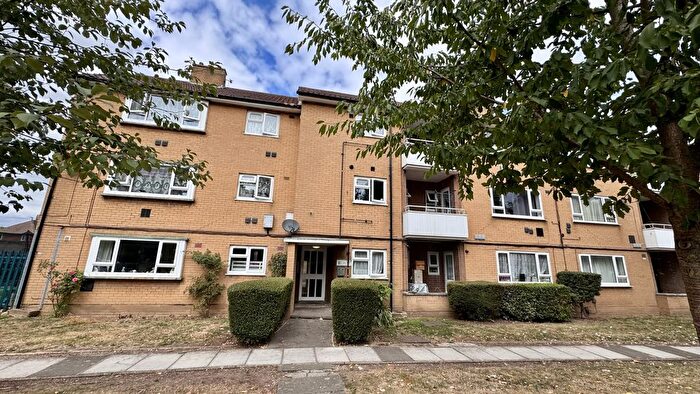 2 Bedroom Flat For Sale In Ringway, Southall, UB2