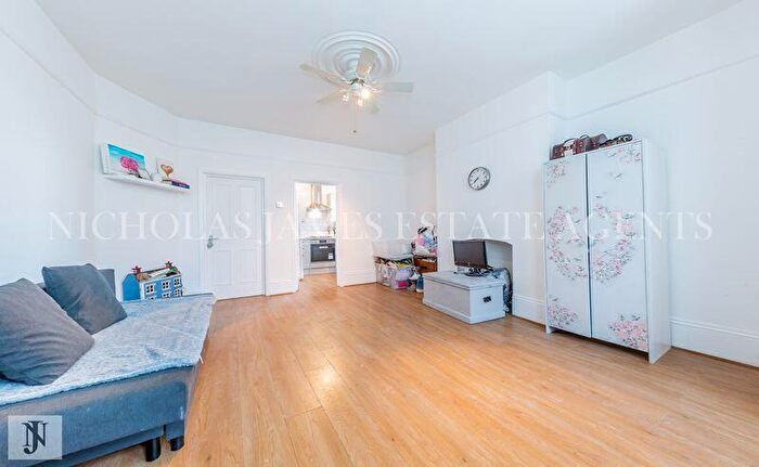 Flat To Rent In St Marks Road, Enfield, EN1