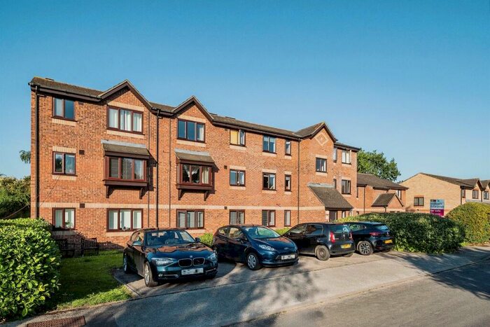 1 Bedroom Flat For Sale In Moorymead Close, Watton At Stone, Hertford, SG14
