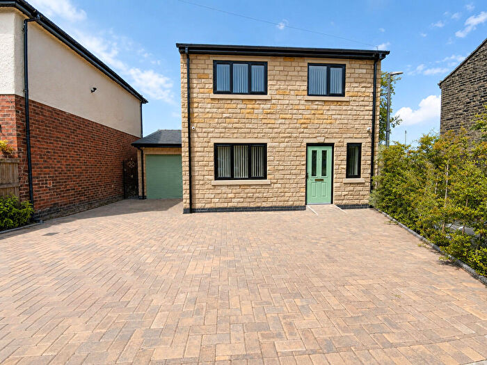 3 Bedroom Detached House To Rent In Gladstone Street, Glossop, SK13