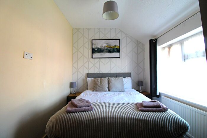 4 Bedroom Semi Detached House To Rent In The Chase, Guildford, GU2