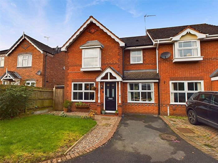 3 Bedroom End Of Terrace House For Sale In Pickering Green, Worcester, Worcestershire, WR4
