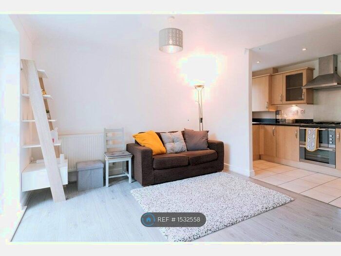 1 Bedroom Flat To Rent In Gilbert White Close, Perivale, Greenford, UB6