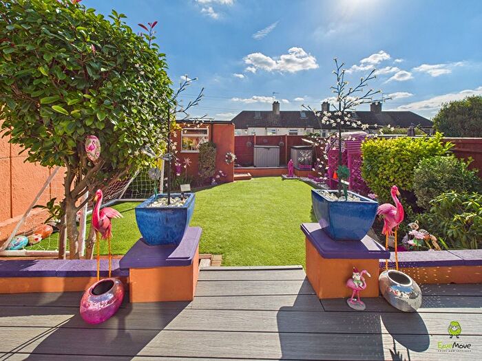 4 Bedroom Semi Detached House For Sale In Green Walk, Crayford, Dartford, Kent, DA1