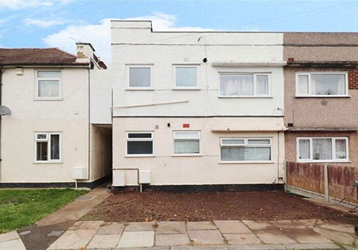 2 Bedroom Flat For Sale In Shirley Close, Dartford, Kent, DA1