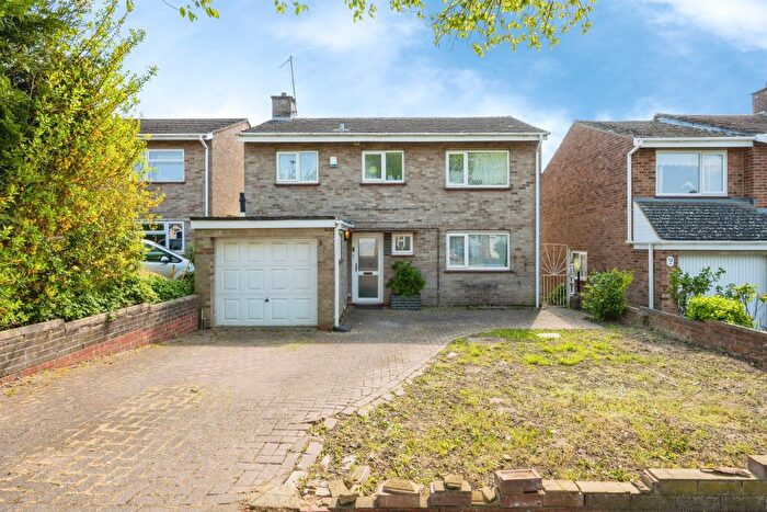 3 Bedroom Detached House For Sale In Haylands Way, Bedford, MK41