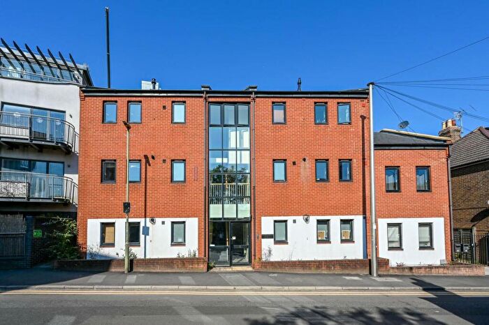 1 Bedroom Flat To Rent In Walnut Tree Close, , Guildford, GU1