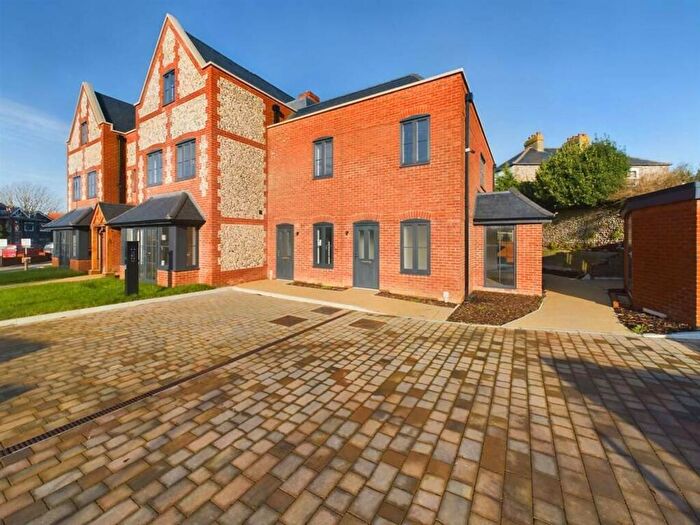 2 Bedroom Flat For Sale In West Street, Sompting, BN15