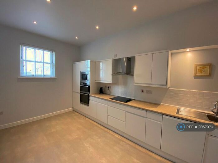 2 Bedroom Flat To Rent In Northumberland Lodge, Leamington Spa, CV32