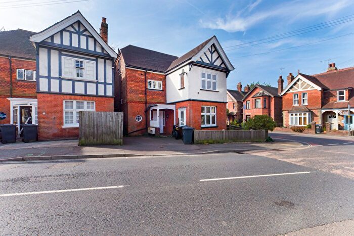 1 Bedroom Flat To Rent In De La Warr Road, East Grinstead, West Sussex, RH19