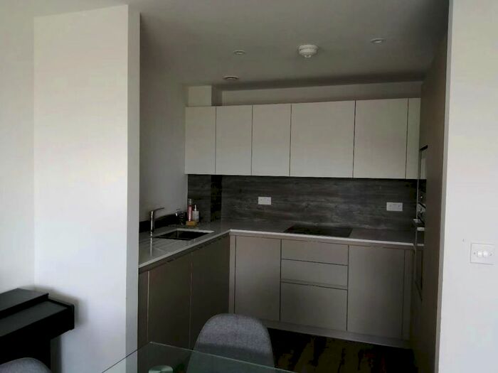 2 Bedroom Flat To Rent In Newnton Close, London, N4