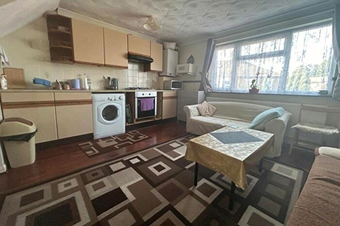 1 Bedroom Flat To Rent In Albert Street, SL1