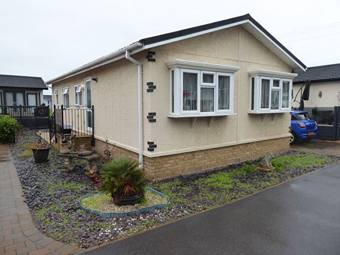 2 Bedroom Mobile/park Home For Sale In Castle View Court Park, Pevensey Bay, Eastbourne, BN24