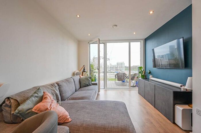 1 Bedroom Flat For Sale In Nicholson Square, , Tower Hamlets, London, E3