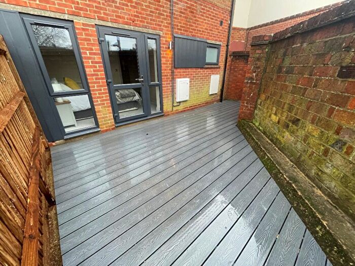 1 Bedroom Apartment For Sale In Farncombe Street, Godalming, Surrey, GU7