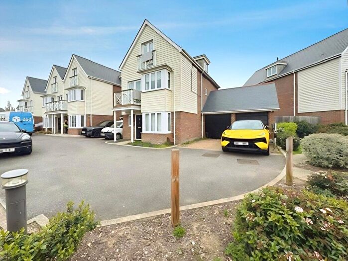 4 Bedroom Detached House To Rent In Steadman Close, Snodland, Kent, ME6