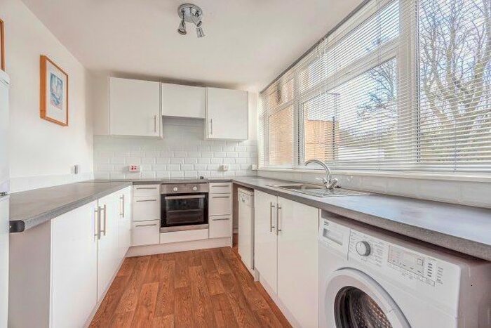 2 Bedroom Flat To Rent In Willow Grove, Chislehurst, BR7