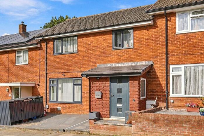 3 Bedroom Terraced House For Sale In Farm Close, Stevenage, SG1