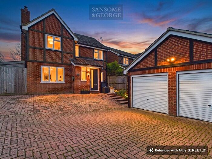 4 Bedroom Detached House For Sale In Warblington Close, Tadley, RG26