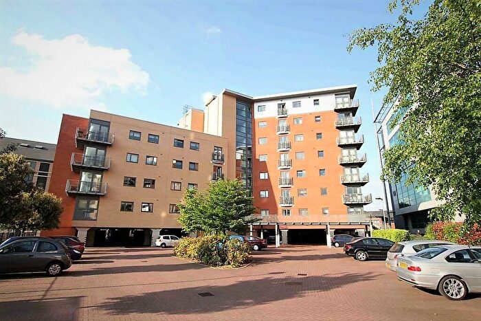 2 Bedroom Apartment For Sale In City Walk, Leeds, LS11