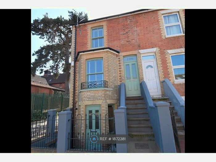 4 Bedroom End Of Terrace House To Rent In Donnington Gardens, Reading, RG1