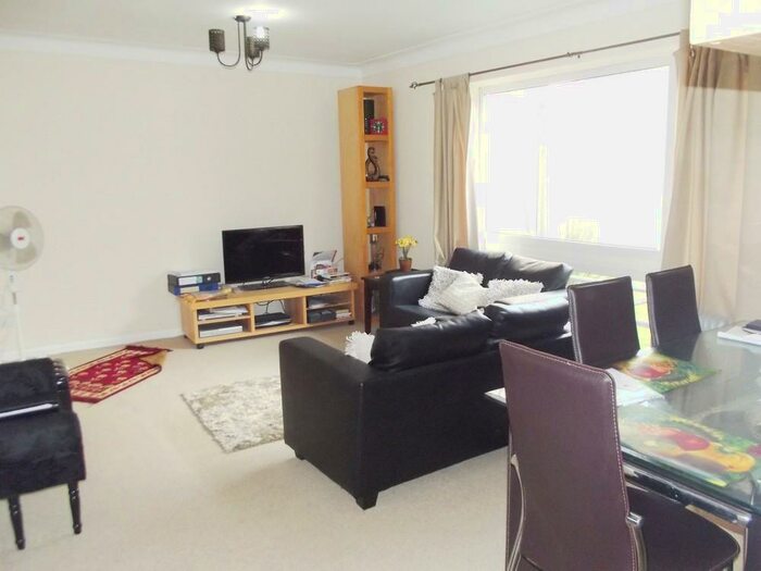 2 Bedroom Flat To Rent In Thorn House, Fallowfield, Manchester, M14