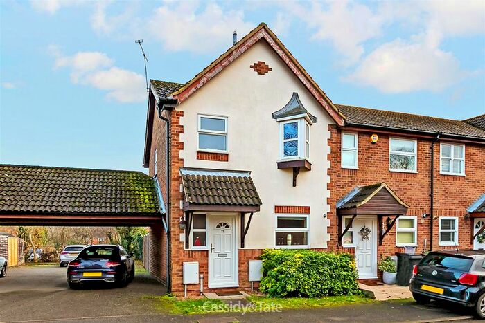 3 Bedroom End Of Terrace House To Rent In Farriday Close, Valley Road, St. Albans, AL3