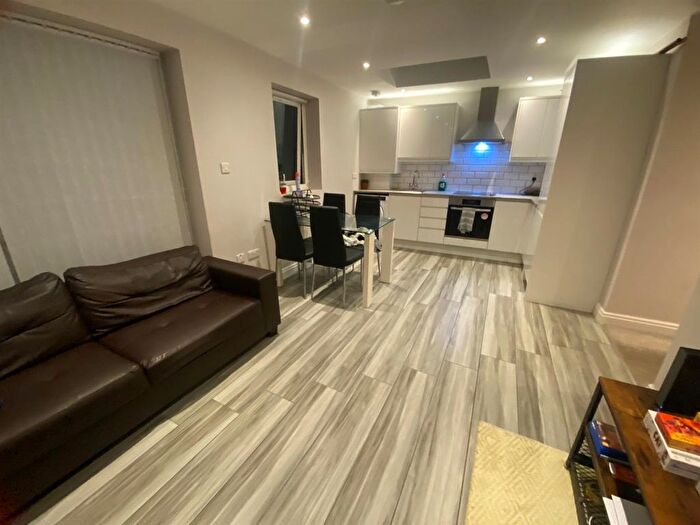 3 Bedroom Property To Rent In Angles Road, London, SW16