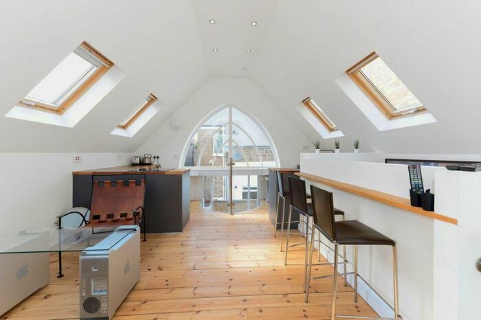 2 Bedroom Detached House To Rent In Uxbridge Road, Ealing, W13