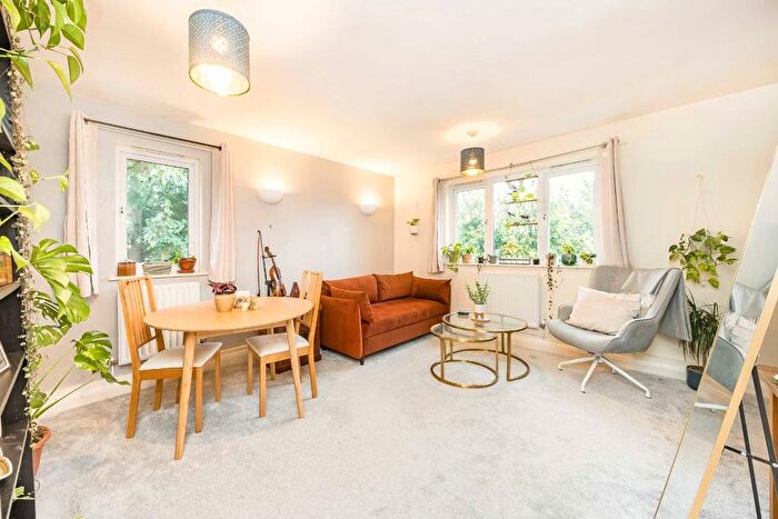 1 Bedroom Flat For Sale In Lyveden Road, Tooting, SW17