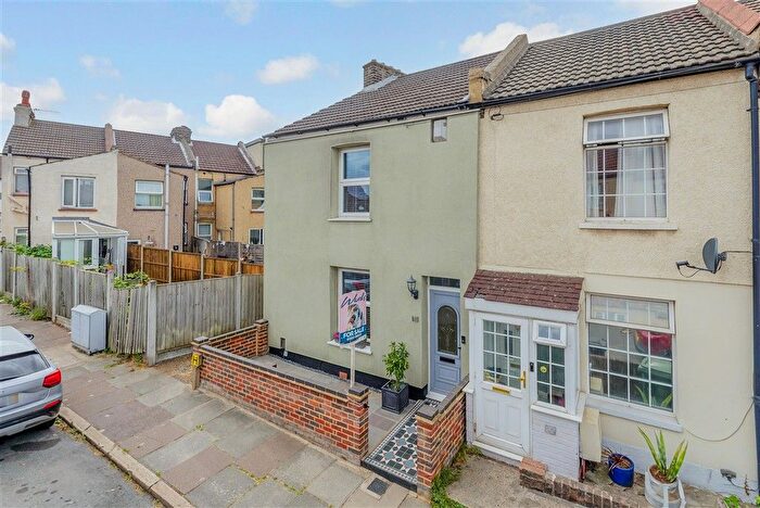 2 Bedroom End Terrace House For Sale In Howard Road, Dartford, Kent, DA1