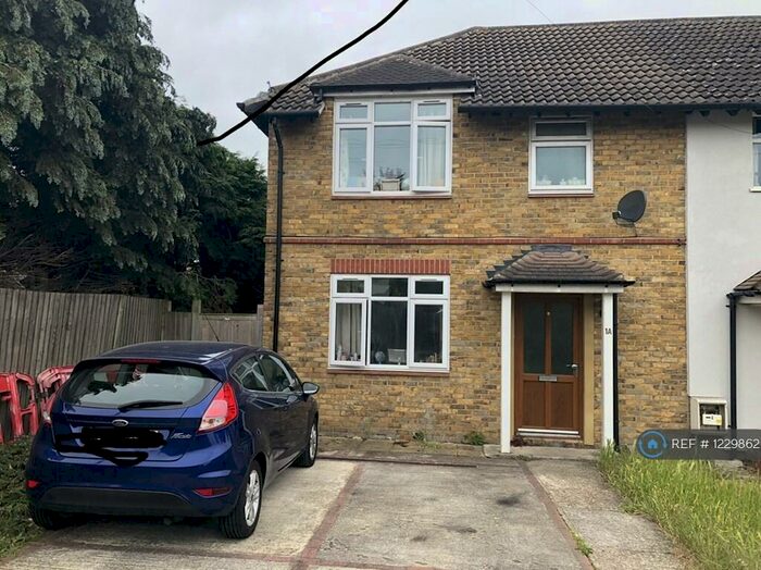 4 Bedroom Semi-Detached House To Rent In Lionel Gardens, London, SE9