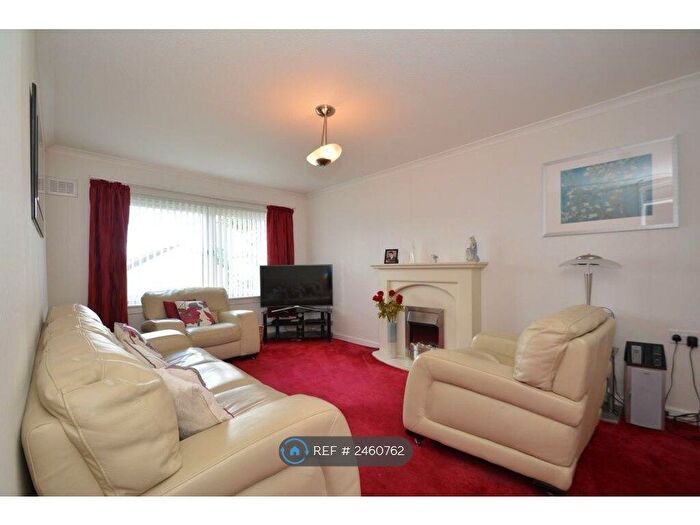3 Bedroom Flat To Rent In Carbost Street, Glasgow, G23