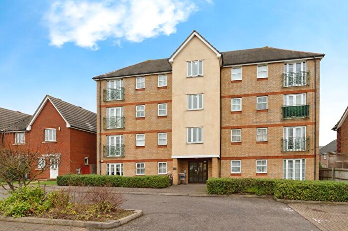 2 Bedroom Flat For Sale In Rawlyn Close, Chafford Hundred, Grays, Essex, RM16