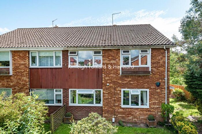 2 Bedroom Maisonette For Sale In Tredwell Close, Bromley, BR2