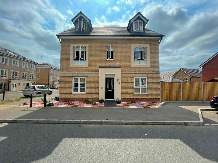 5 Bedroom Detached House To Rent In Oxlade Drive, Slough, SL3